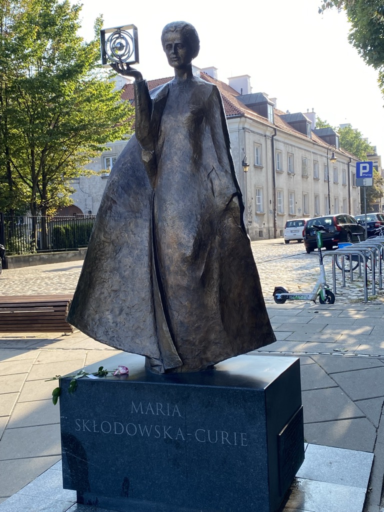 Marie Curie statue